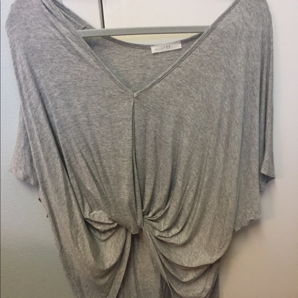 grey top
